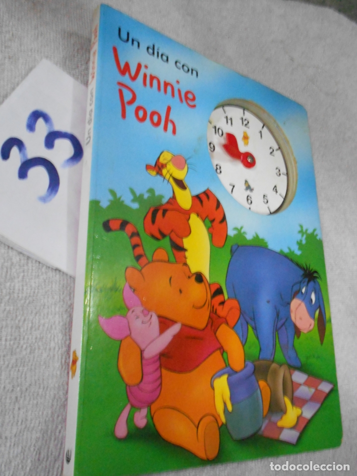 Libros de segunda mano: UN DIA CON WINNIE POOH - Foto 1