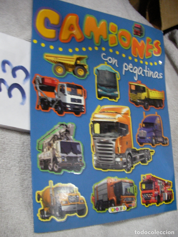 Libros de segunda mano: CAMIONES CON PEGATINAS - Foto 1