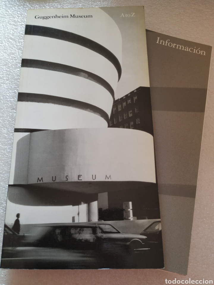 Libros de segunda mano: Guggenheim A to Z. Guia - Foto 1