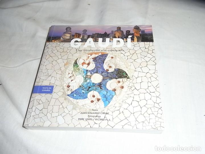 Libros de segunda mano: Gaudi, Una introduccion a su arquitectura. Ed. Tringle Postls - Foto 1
