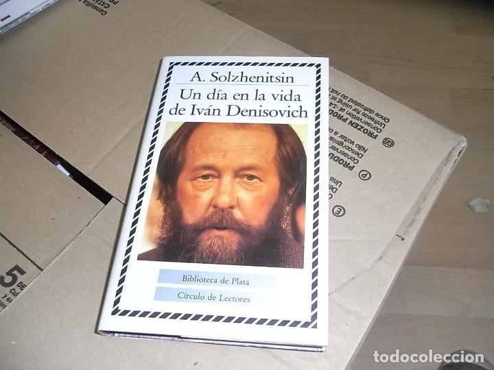 Libros de segunda mano: Solzhenitsin, Una dia en la vida de Ivan Denisovich, Circulo de Lectores - Foto 1