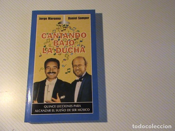 Libros de segunda mano: Cantando bajo la ducha (Jorge Maronna y Daniel Samper) - Foto 1
