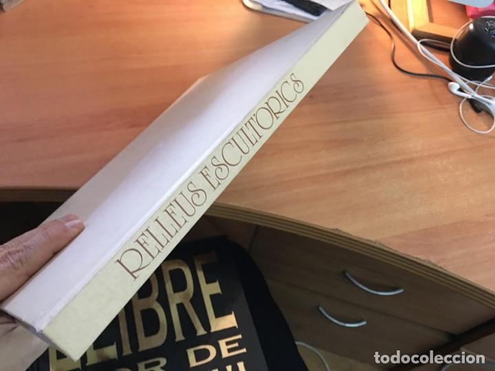 Libros de segunda mano: RELLEUS ESCULTORICS DE BARCELONA GRAN FORMATO.  (LBB8) - Foto 2