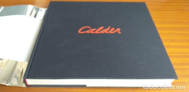 Libros de segunda mano: Calder &bull; La gravedad y la gracia --- Cat&aacute;logo exposici&oacute;n 2003 / 2004 - Foto 1