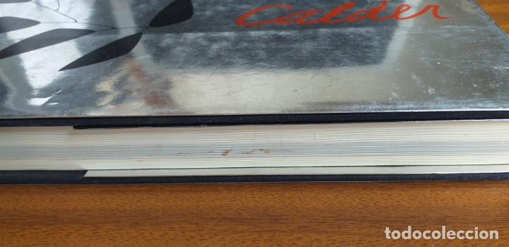 Libros de segunda mano: Calder &bull; La gravedad y la gracia --- Cat&aacute;logo exposici&oacute;n 2003 / 2004 - Foto 2