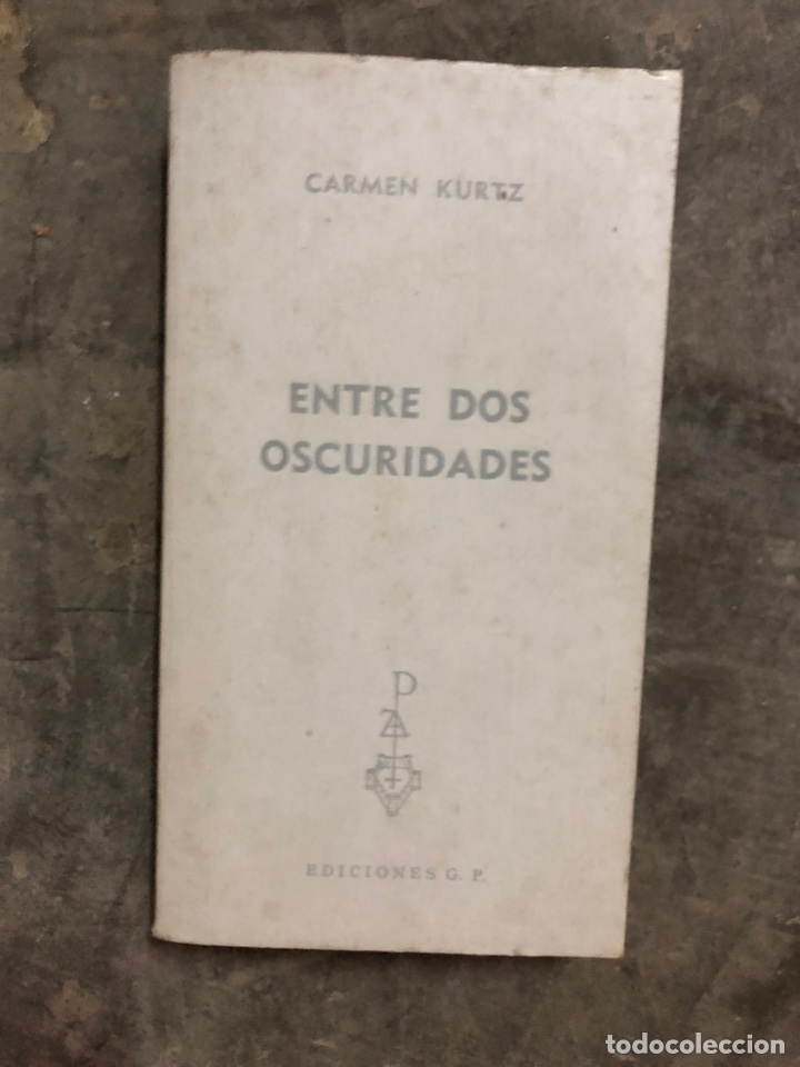 Libros de segunda mano: Entre dos oscuridades - Foto 1