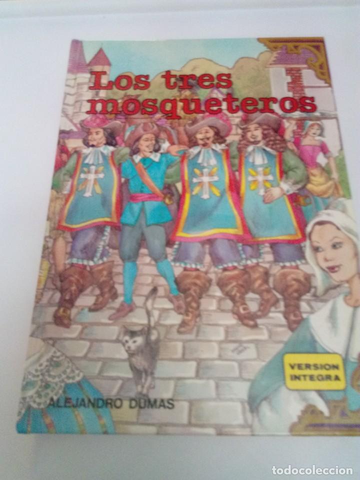 Libros de segunda mano: LOS TRES MOSQUETEROS ALEJANDRO DUMAS. EDICIONES GAVIOTA. VERSI&Oacute;NINTEGRA. EST2B3 - Foto 1