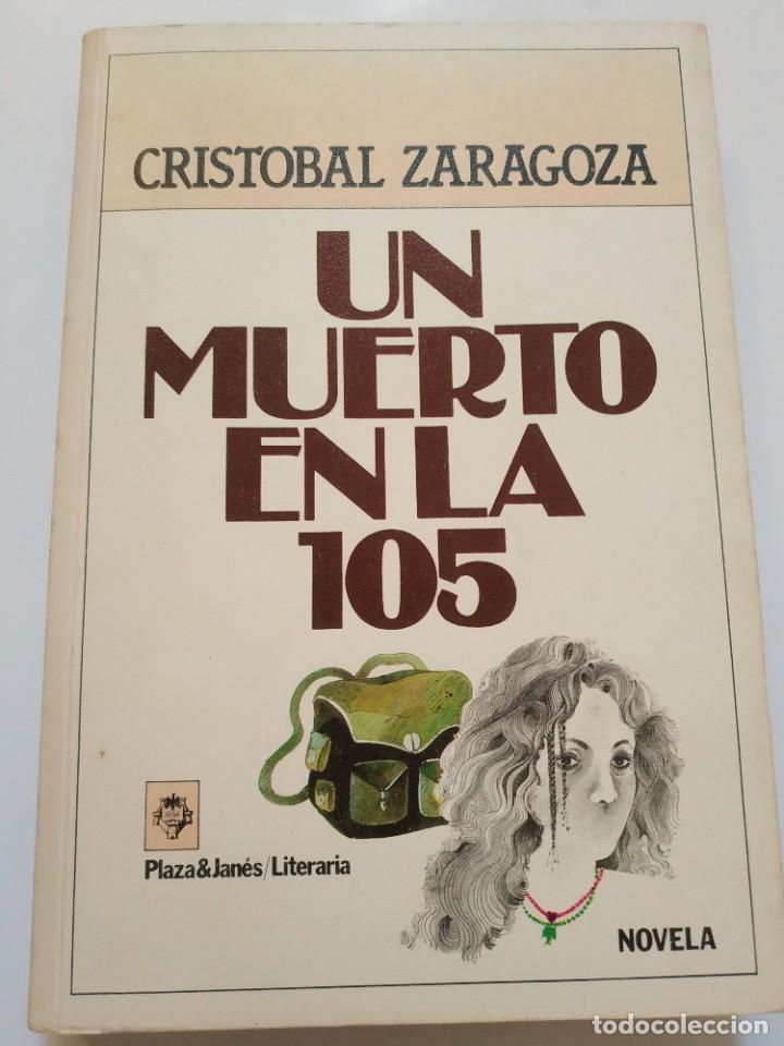 Libros de segunda mano: UN MUERTO EN LA 105.- CRISTOBAL ZARAGOZA - Foto 1