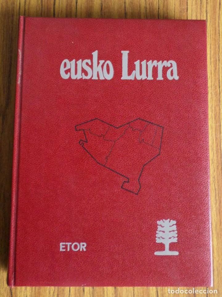 Libros de segunda mano: EUSKO LURRA + 2 mapas sueltos -- Etor 1979 - Foto 1