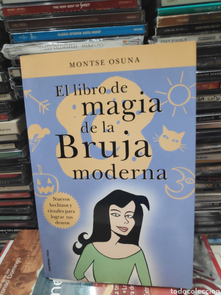 Libros de segunda mano: El libro de magia de la bruja moderna Montse Osuna - Foto 1