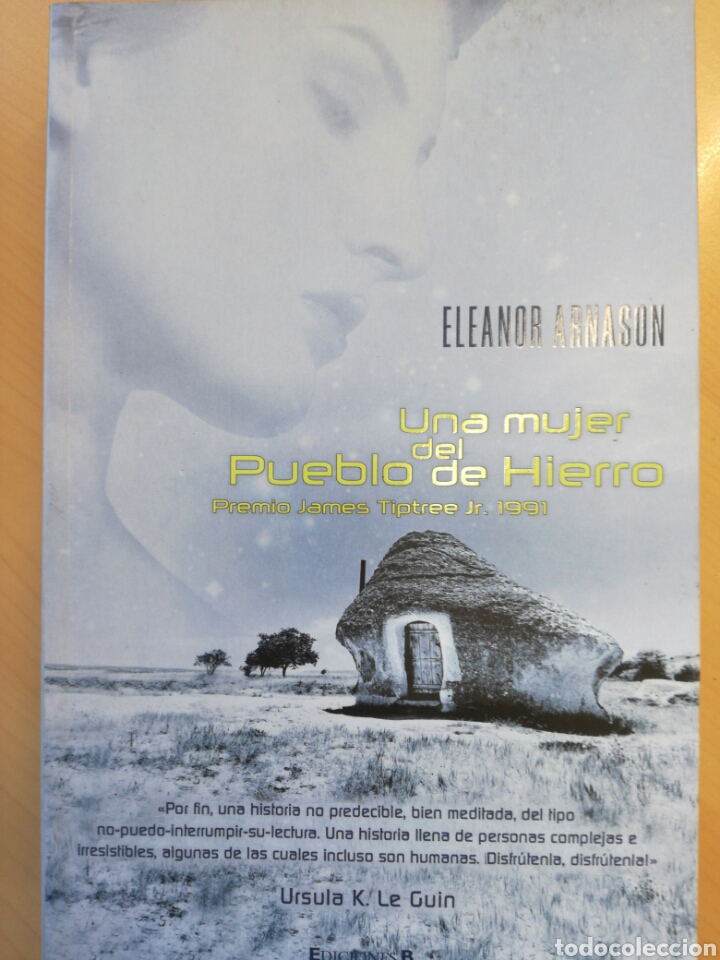 Libros de segunda mano: UNA MUJER DEL PUEBLO DE HIERRO. ELEANOR ARNASON. - Foto 1