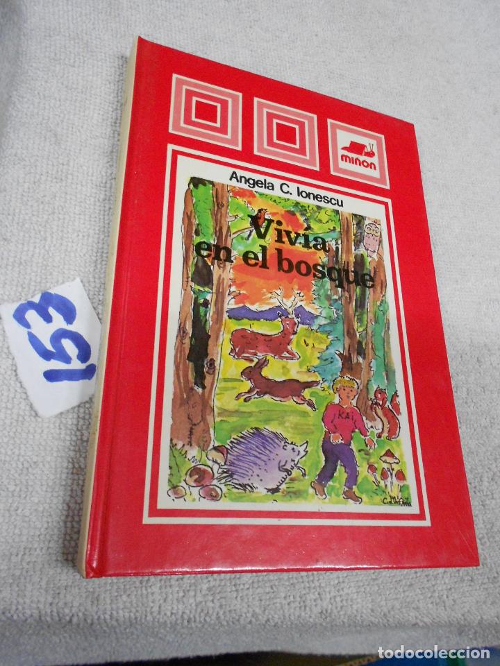Libros de segunda mano: VIVIA EN EL BOSQUE - Foto 1