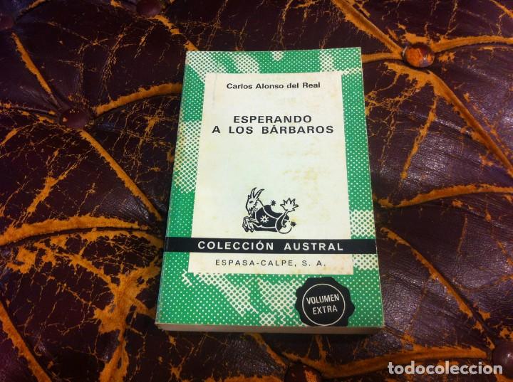 Libros de segunda mano: CARLOS ALONSO DEL REAL. ESPERANDO A LOS B&Aacute;RBAROS. ED. ESPASA CALPE, 1972 - Foto 1