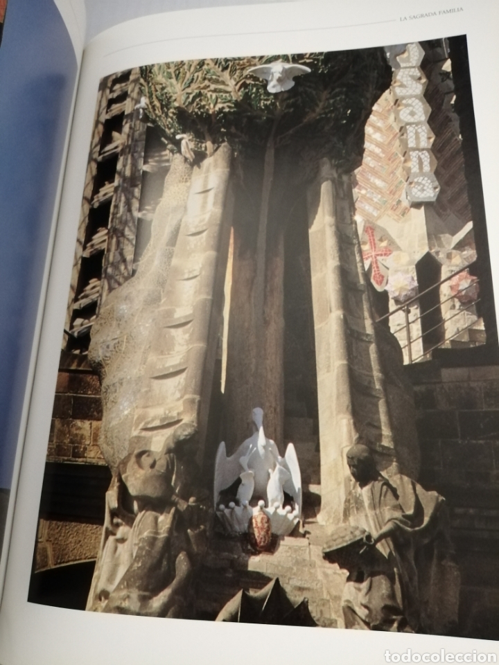 Libros de segunda mano: Gaudi. Espacios Sagrados - Foto 2