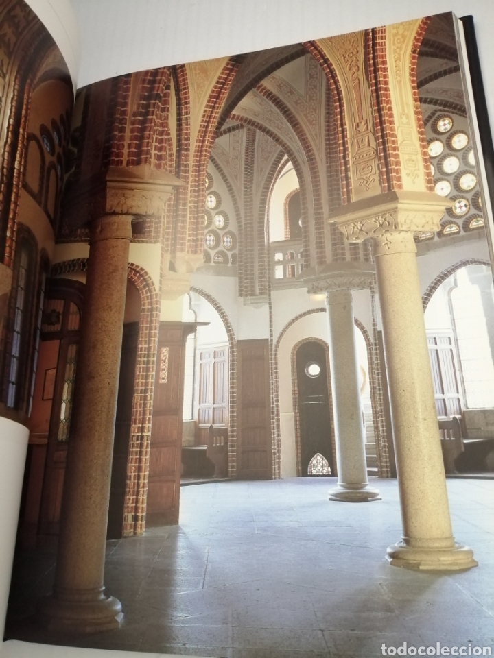 Libros de segunda mano: Gaudi. Espacios Sagrados - Foto 4