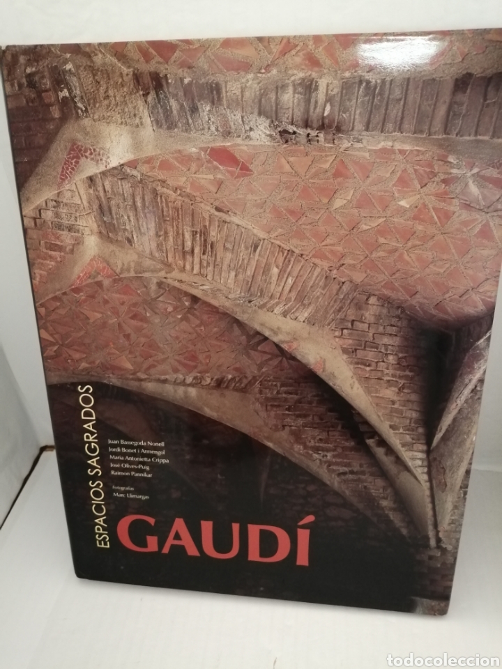 Libros de segunda mano: Gaudi. Espacios Sagrados - Foto 1
