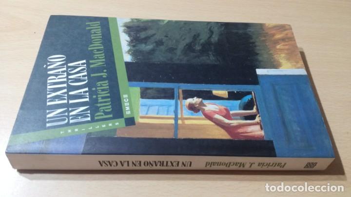 Libros de segunda mano: UN EXTRA&Ntilde;O EN LA CASA - PATRICIA J MACDONALD &Ntilde;204 - Foto 1