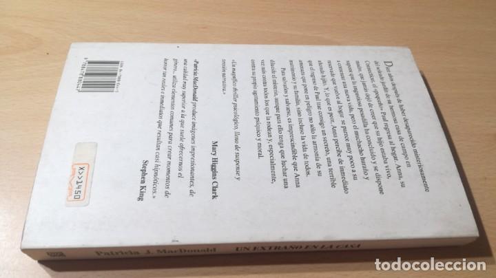 Libros de segunda mano: UN EXTRA&Ntilde;O EN LA CASA - PATRICIA J MACDONALD &Ntilde;204 - Foto 2