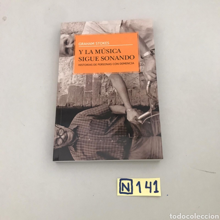 Libros de segunda mano: Y La Musica Sigue Sonando - Foto 1