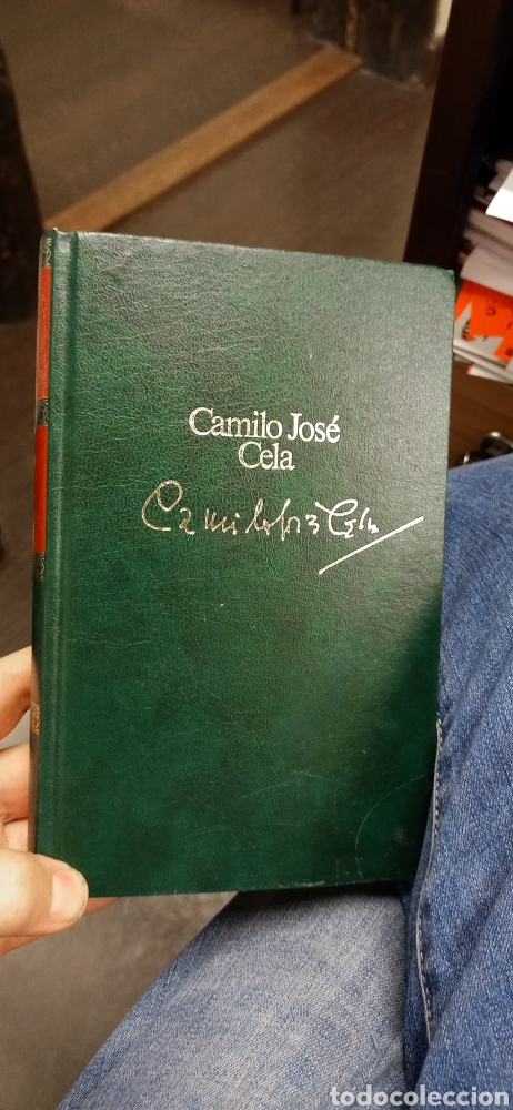 Libros de segunda mano: Al servicio de algo. Camilo Jose cela. Ed deusto 1990 - Foto 1