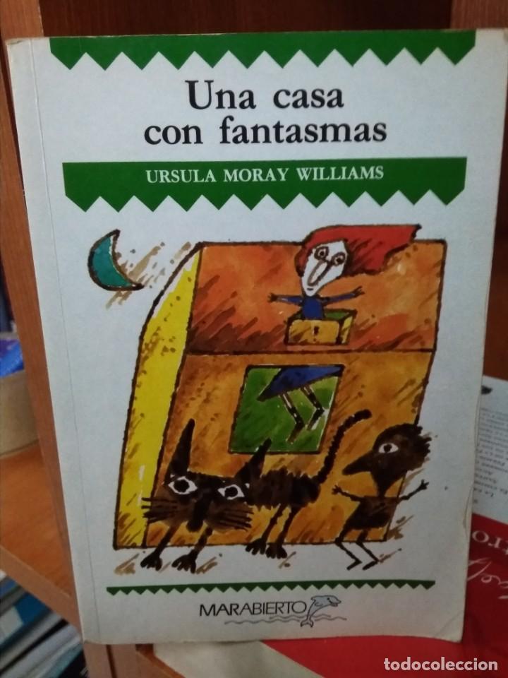 Libros de segunda mano: Una casa con fantasmas,Ursula Moray Williams, ediciones B - Foto 1