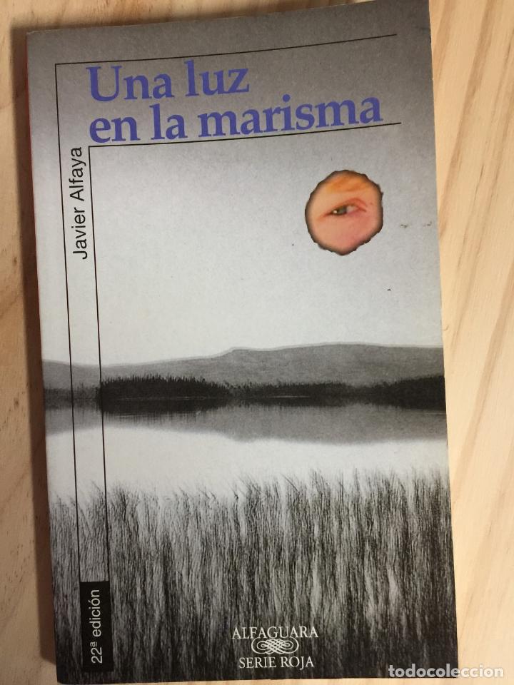 Libros de segunda mano: UNA LUZ EN LA MARISMA - Javier Alfaya - Foto 2