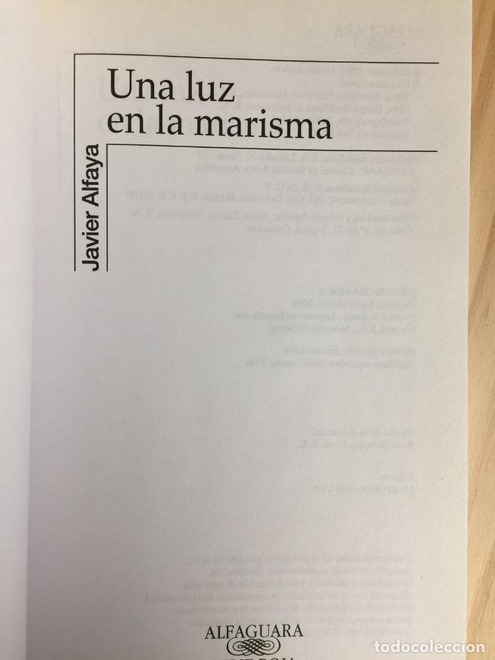 Libros de segunda mano: UNA LUZ EN LA MARISMA - Javier Alfaya - Foto 3