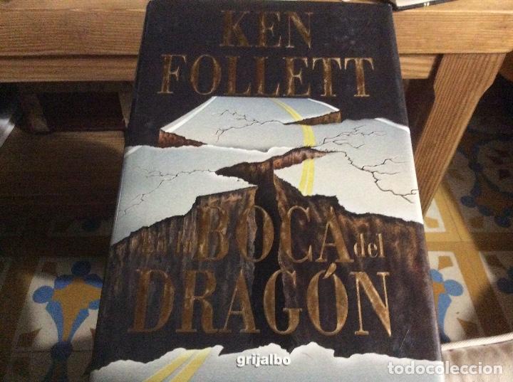Libros de segunda mano: EN LA BOCA DEL DRAGON (KEN FOLLET) TAPA DURA - Foto 1