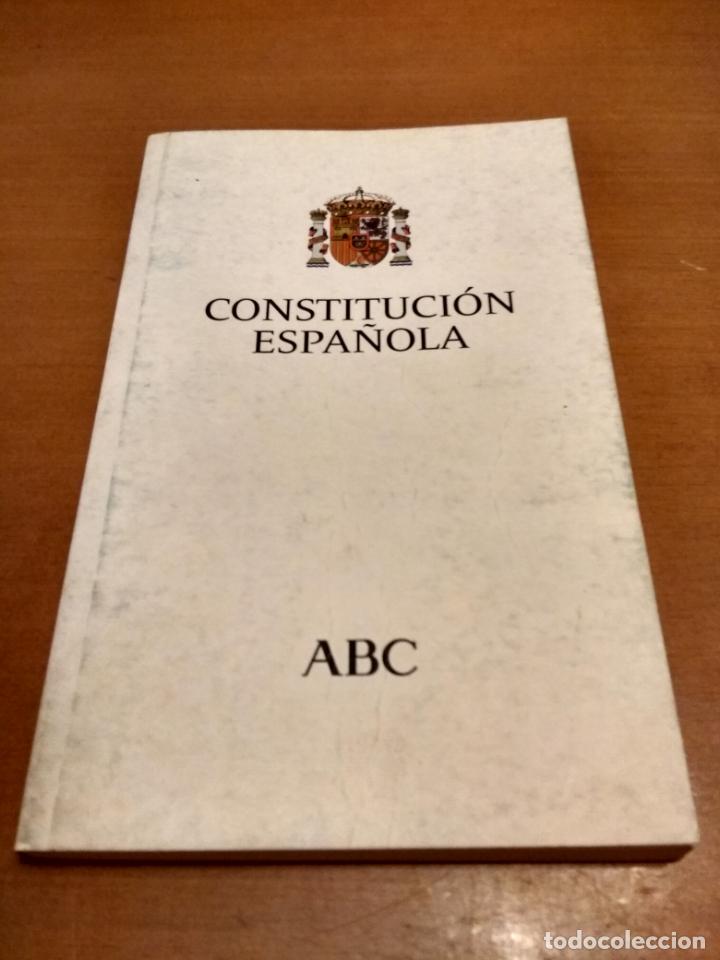 Libros de segunda mano: Constituci&oacute;n espa&ntilde;ola - Foto 1
