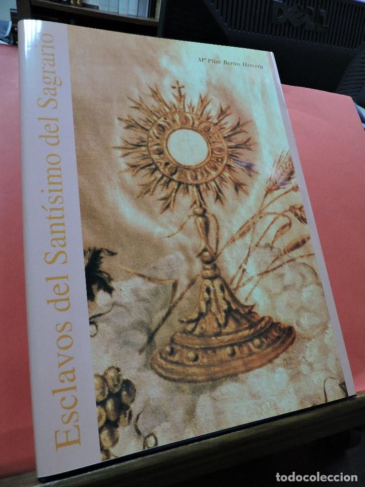 Libros de segunda mano: Esclavos del Sant&iacute;simo del Sagrario. BERTOS HERRERA, Pilar. Granada 2000. - Foto 1