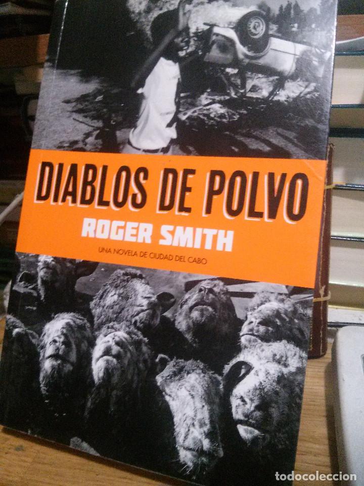 Libros de segunda mano: DIABLOS DE POLVO, ROGER SMITH, ES POP - Foto 1