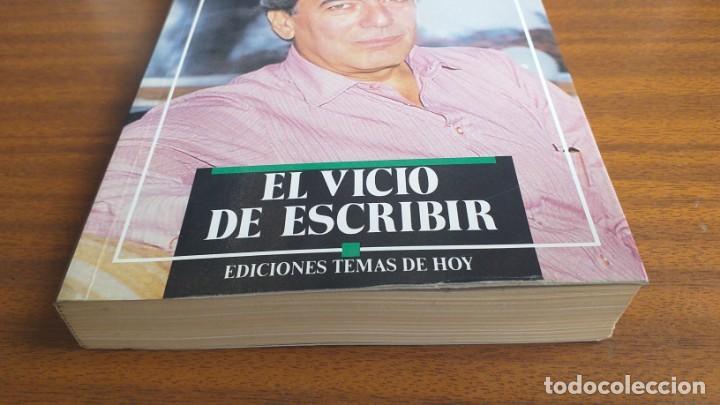 Libros de segunda mano: Vargas Llosa &bull; El vicio de escribir --- J. J. Armas Marcelo / Dedicatoria - Foto 3