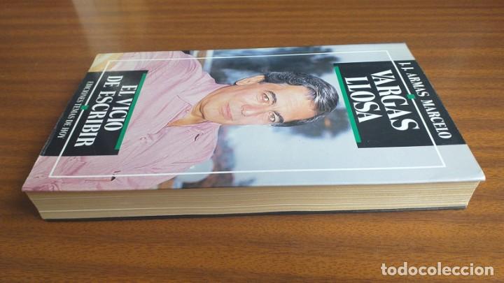 Libros de segunda mano: Vargas Llosa &bull; El vicio de escribir --- J. J. Armas Marcelo / Dedicatoria - Foto 4