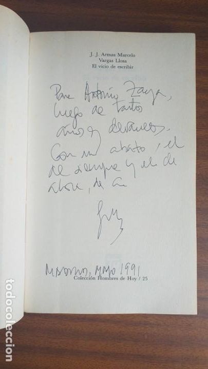 Libros de segunda mano: Vargas Llosa &bull; El vicio de escribir --- J. J. Armas Marcelo / Dedicatoria - Foto 9