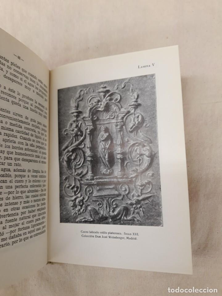 Libros de segunda mano: TOMAS G. LARRAYA, CUEROS ART&Iacute;STICOS (CORIOPLASTIA) - Foto 2
