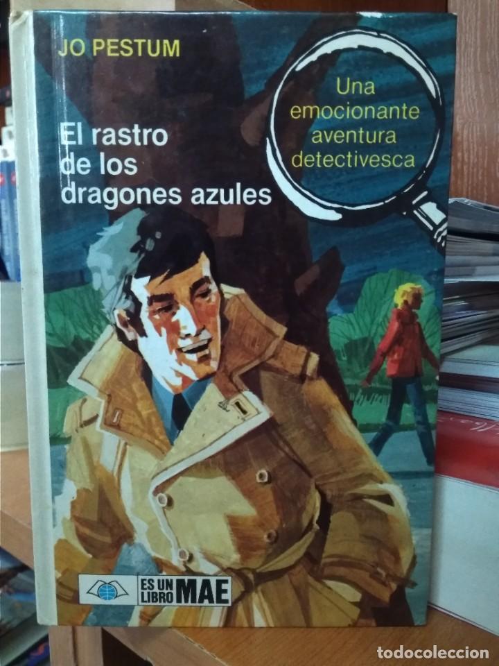 Libros de segunda mano: El rastro de los dragones azules, Jo Pestum, libro Mae - Foto 1