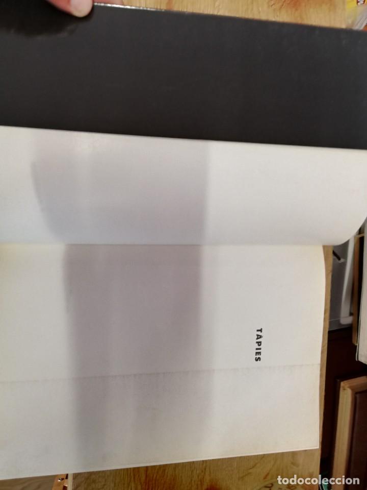 Libros de segunda mano: Tapies. Extensiones de la realidad - Foto 2