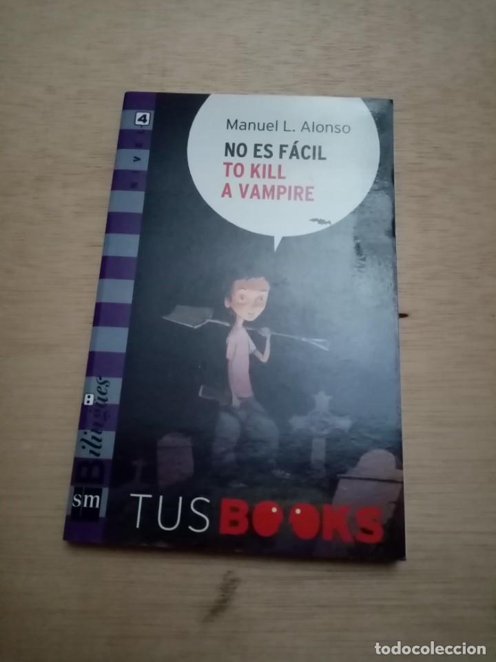 Libros de segunda mano: NO ES F&Aacute;CIL TO KILL A VAMPIRE. MANUEL L. ALONSO. EST15B5 - Foto 1
