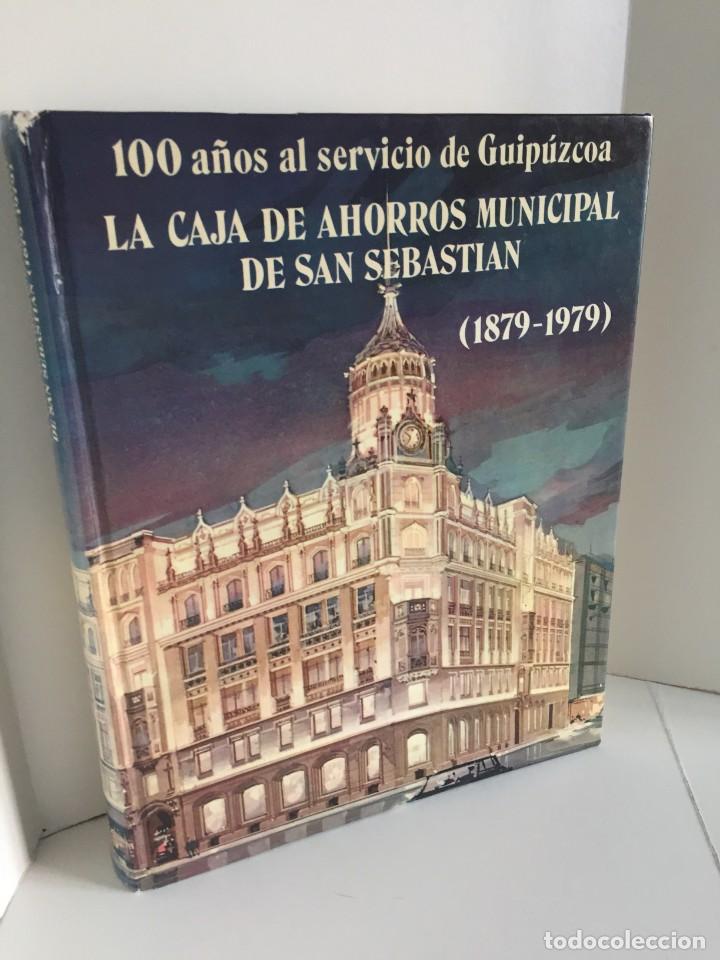 Livres d'occasion: 100 A&Ntilde;OS AL SERVICIO DE GUIP&Uacute;ZCOA. LA CAJA DE AHORROS MUNICIPAL DE SAN SEBASTIAN. 1879 - 1979.