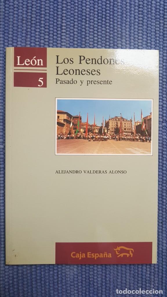 Libros de segunda mano: Los Pendones leoneses. Pasado y presente - Foto 1