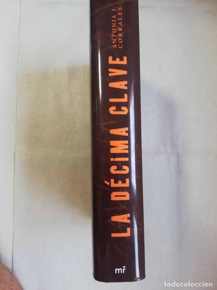 Libros de segunda mano: LA DECIMA CLAVE - ANTONIA J. CORRALES - Foto 2