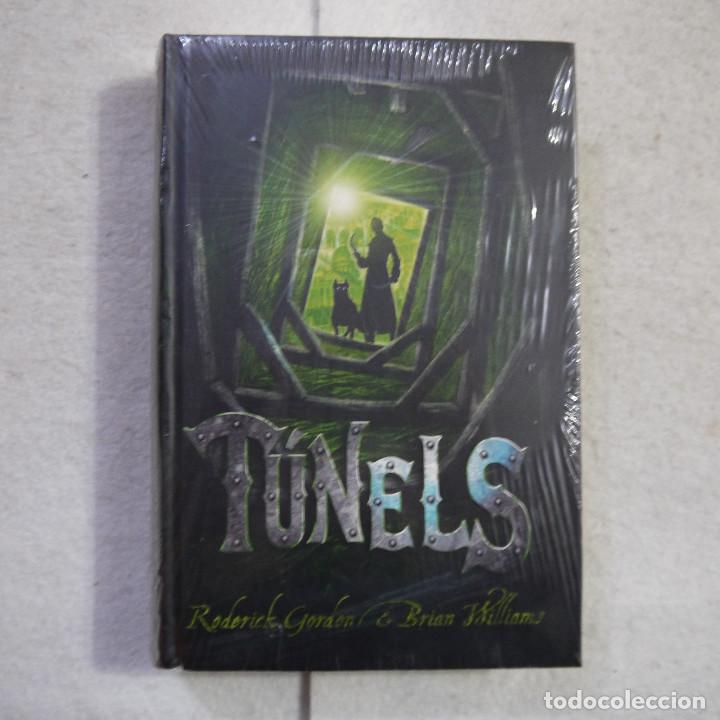 Libros de segunda mano: TUNELS - RODERICK GORDON & BRIA WILLIAMS - EMP&Uacute;RIES - EN CATALAN - PRECINTADO - Foto 1