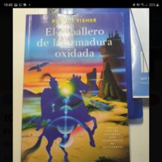 Libros de segunda mano: EL CABALLERO DE LA ARMADURA OXIDADA. ROBERT FISHER.. Lote 387341179