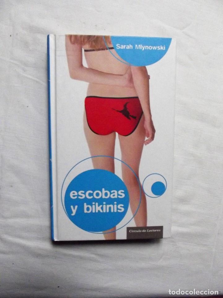 Libros de segunda mano: ESCOBAS Y BIKINIS POR SARAH MLYNOWSKI - Foto 1
