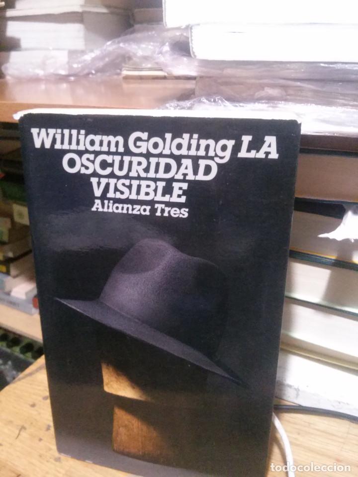 Libros de segunda mano: LA OSCURIDAD VISIBLE, WILLIAM GOLDING, ED. ALIANZA - Foto 1