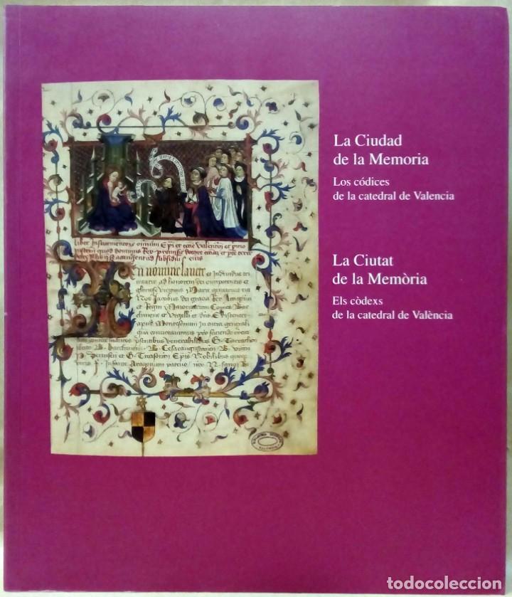 Libros de segunda mano: LA CIUDAD DE LA MEMORIA. LOS C&Oacute;DICES DE LA CATEDRAL DE VALENCIA. LA CIUTAT DE LA MEM&Ograve;RIA. ELS C&Ograve;DEXS - Foto 1