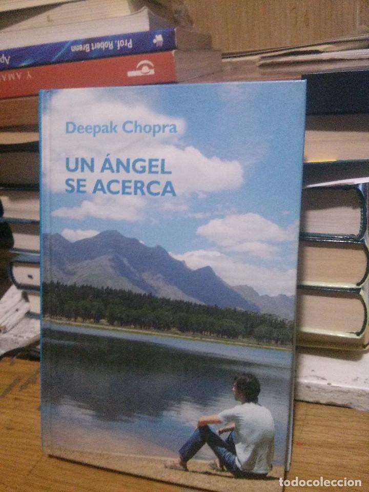 Libros de segunda mano: UN ANGEL SE ACERCA, DEEPAK CHOPRA, ED. RBA - Foto 1