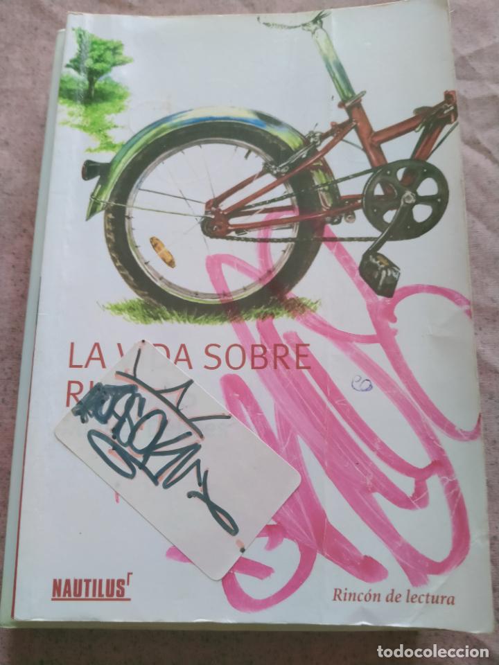 Libros de segunda mano: LA VIDA SOBRE RUEDAS - Foto 1