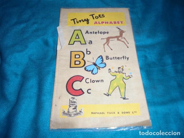 Libros de segunda mano: TINY TOTS. ALPHABET. (EN TELA) PRINTED IN ENGLAND - Foto 1