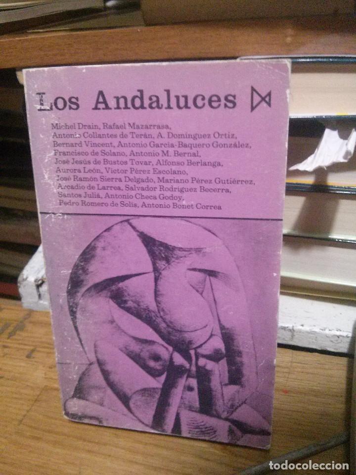 Libros de segunda mano: LOS ANDALUCES, EDL ISTMO LIBRO DE BOLSILLO - Foto 1